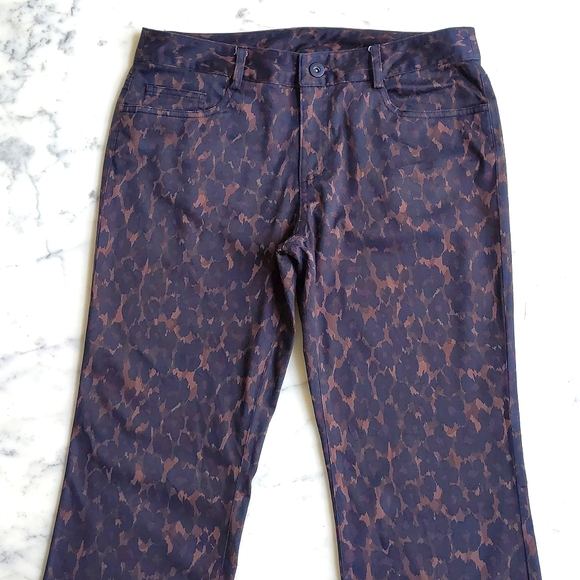 Vintage Express Stretch Cotton and Spandex Animal Print Straight Leg Jeans. - Picture 2 of 6